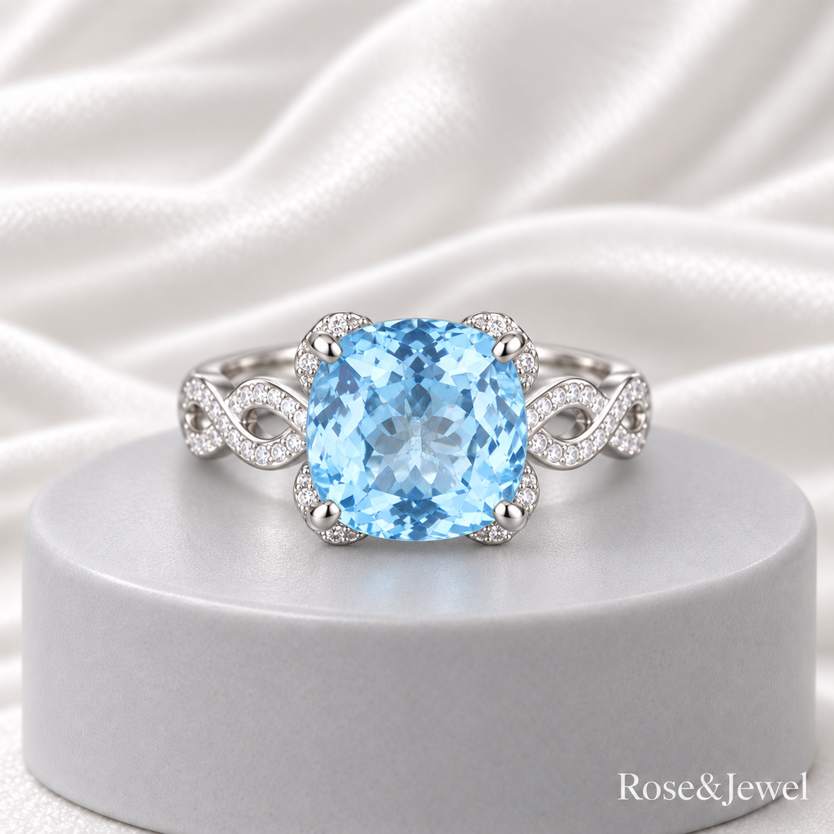 Square cushion ring with intertwined clear accent shoulders